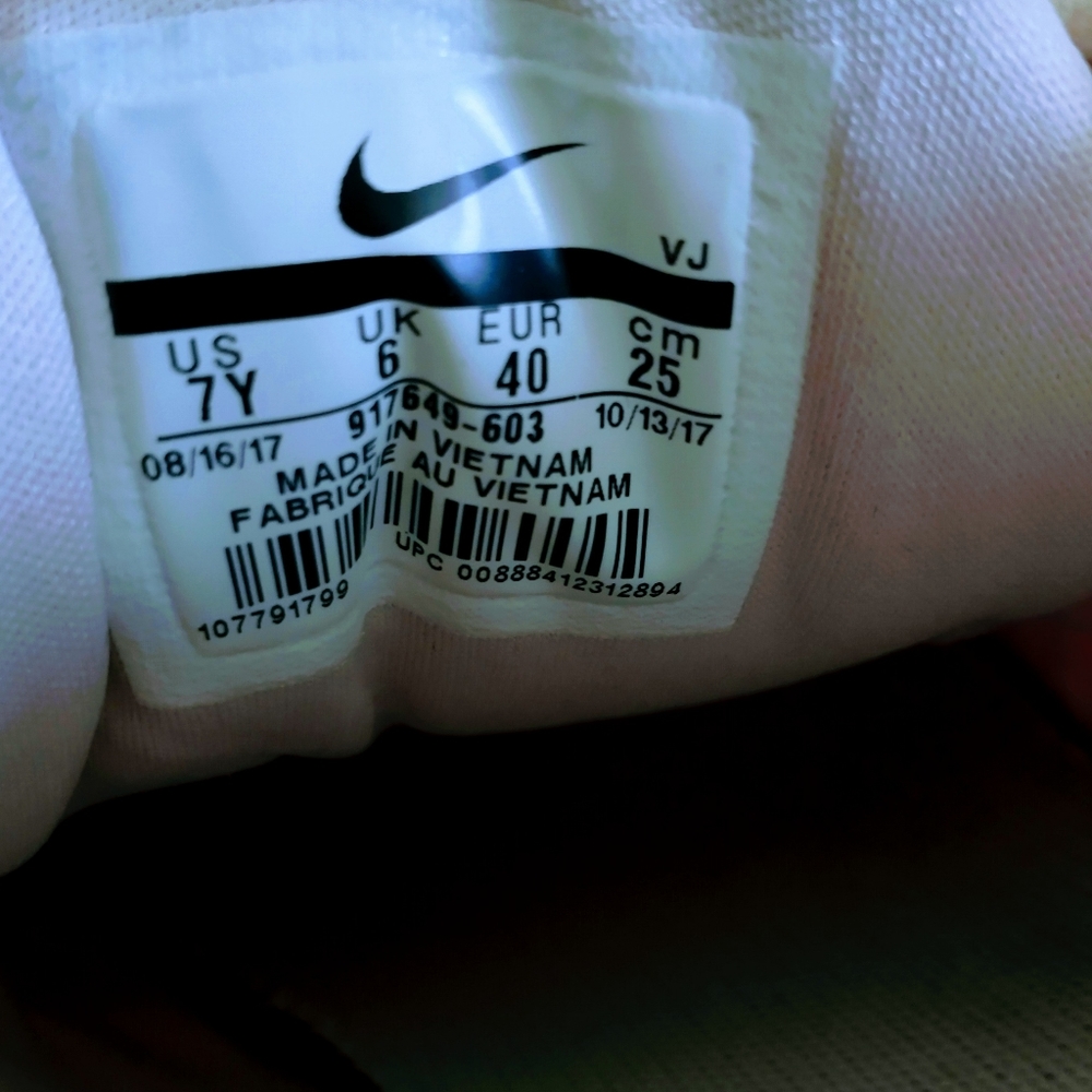 Nike Kids Pink Sneakers - Picture 10 of 11